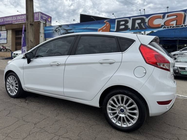 FORD - FIESTA - 2015/2015 - Branca - R$ 52.900,00