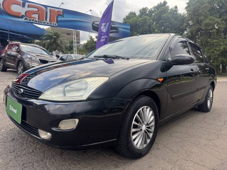 FORD - FOCUS - 2001/2001 - Preta - R$ 12.900,00