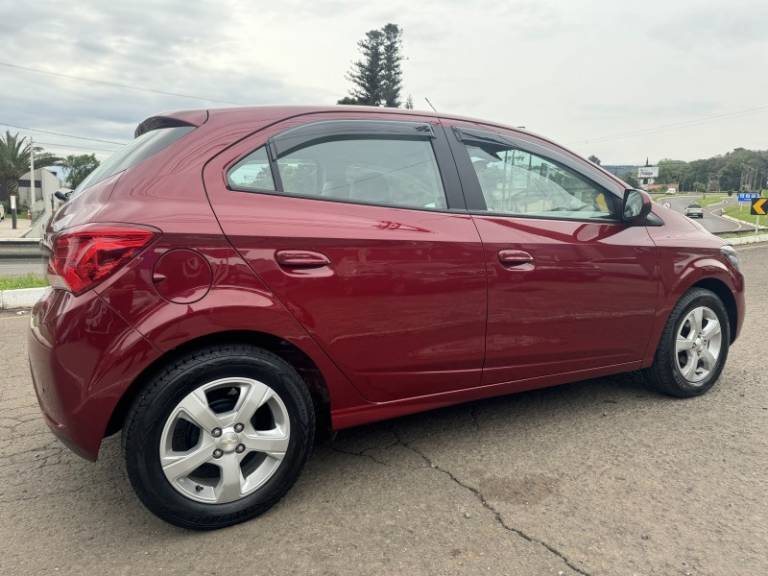 CHEVROLET - ONIX - 2019/2019 - Vermelha - R$ 62.900,00