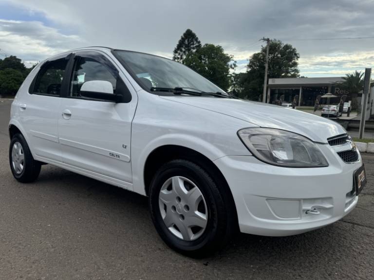 CHEVROLET - CELTA - 2014/2014 - Branca - R$ 35.900,00