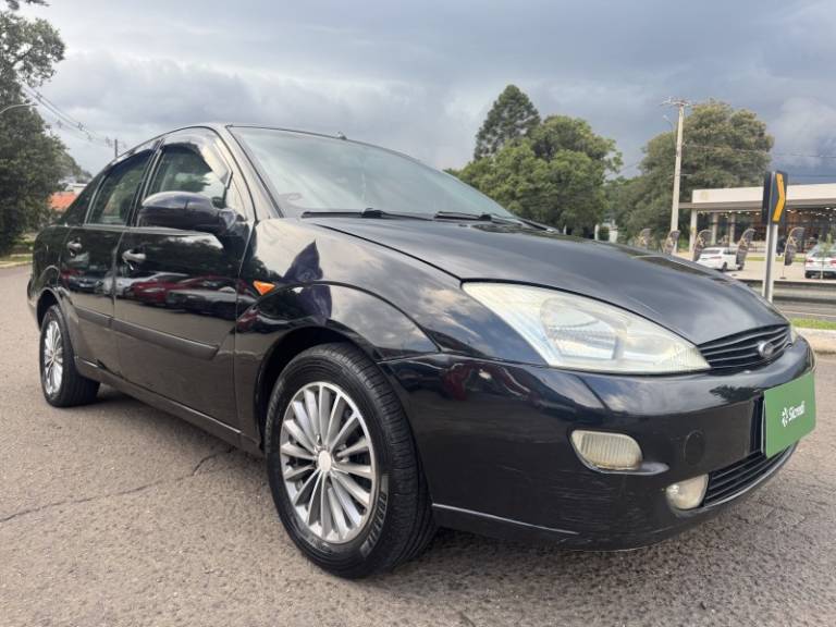 FORD - FOCUS - 2001/2001 - Preta - R$ 12.900,00