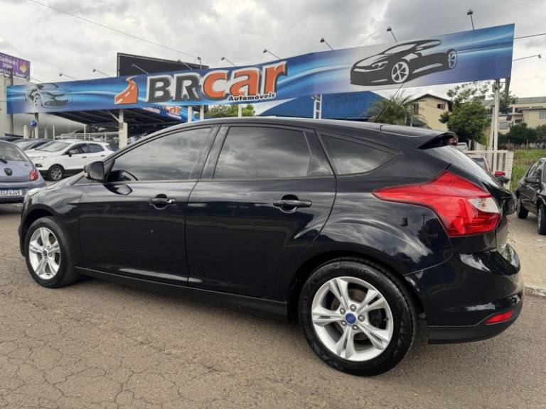 FORD - FOCUS - 2014/2014 - Preta - R$ 49.900,00