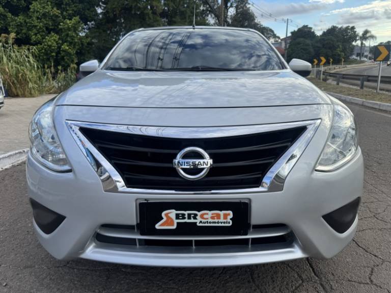 NISSAN - VERSA - 2017/2017 - Prata - R$ 59.900,00