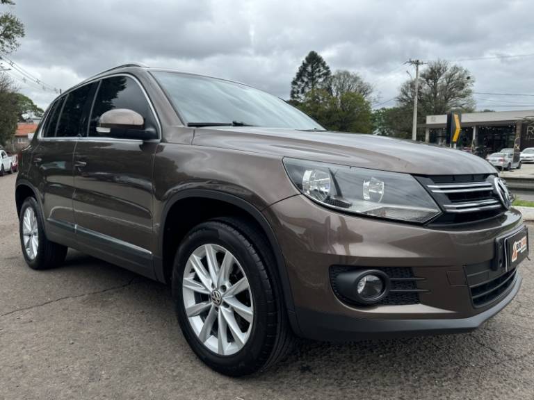 VOLKSWAGEN - TIGUAN - 2014/2015 - Marrom - R$ 72.900,00