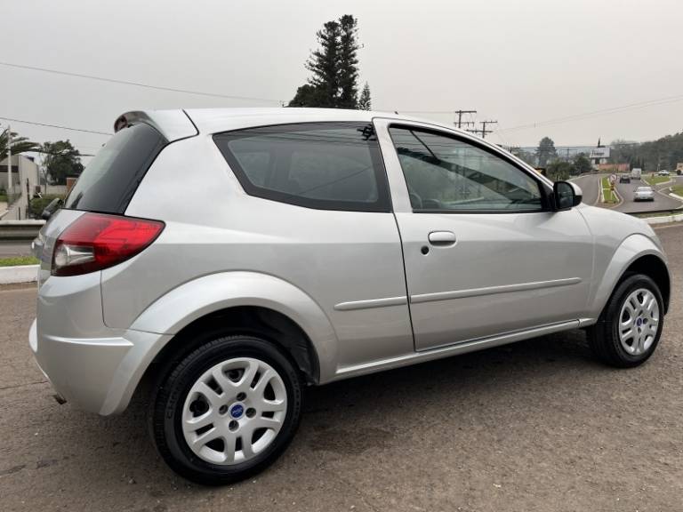 FORD - KA - 2009/2010 - Prata - R$ 25.900,00