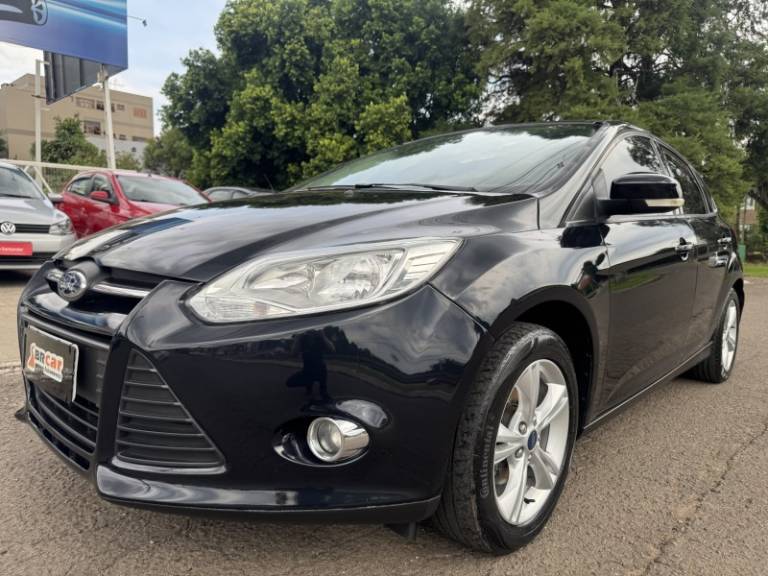 FORD - FOCUS - 2014/2014 - Preta - R$ 49.900,00