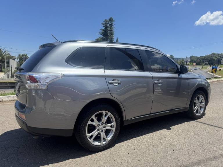 MITSUBISHI - OUTLANDER - 2013/2014 - Cinza - R$ 76.900,00