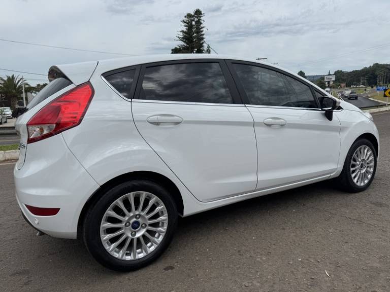 FORD - FIESTA - 2015/2015 - Branca - R$ 52.900,00