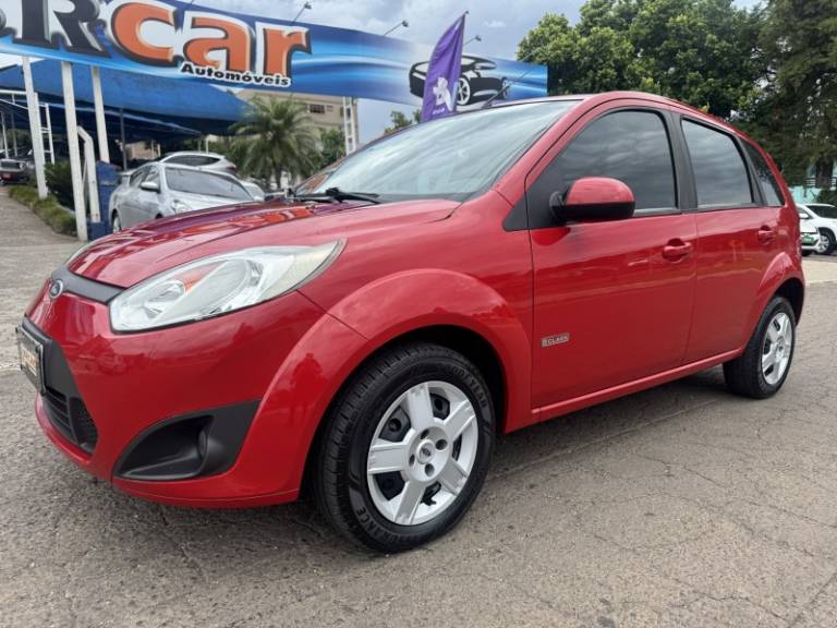 FORD - FIESTA - 2010/2011 - Vermelha - R$ 34.900,00