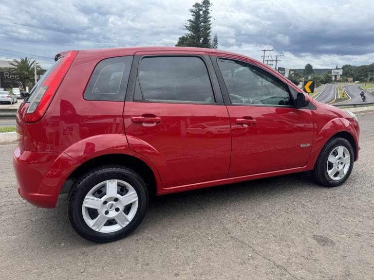 FORD - FIESTA - 2010/2011 - Vermelha - R$ 34.900,00