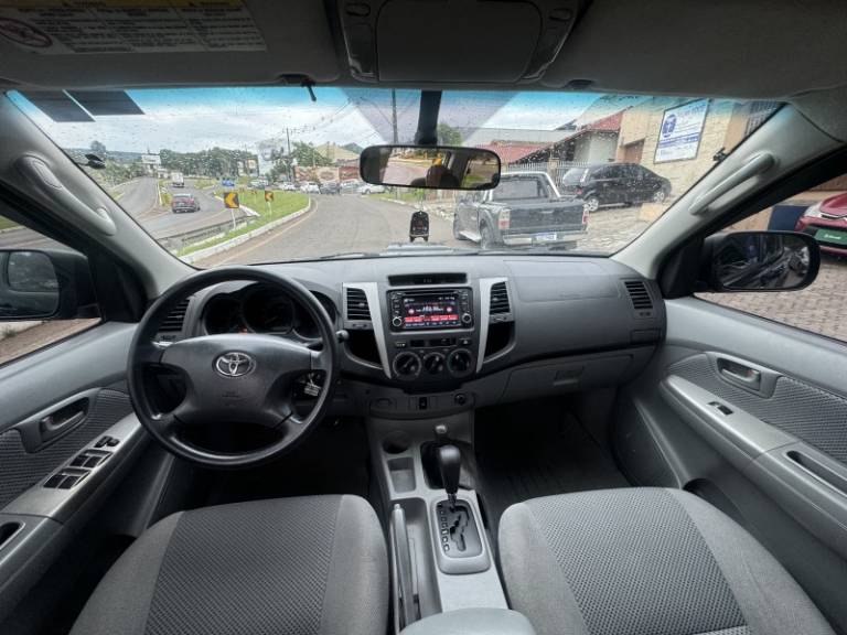 TOYOTA - HILUX - 2006/2007 - Preta - R$ 98.900,00