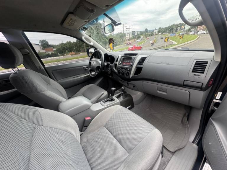 TOYOTA - HILUX - 2006/2007 - Preta - R$ 98.900,00