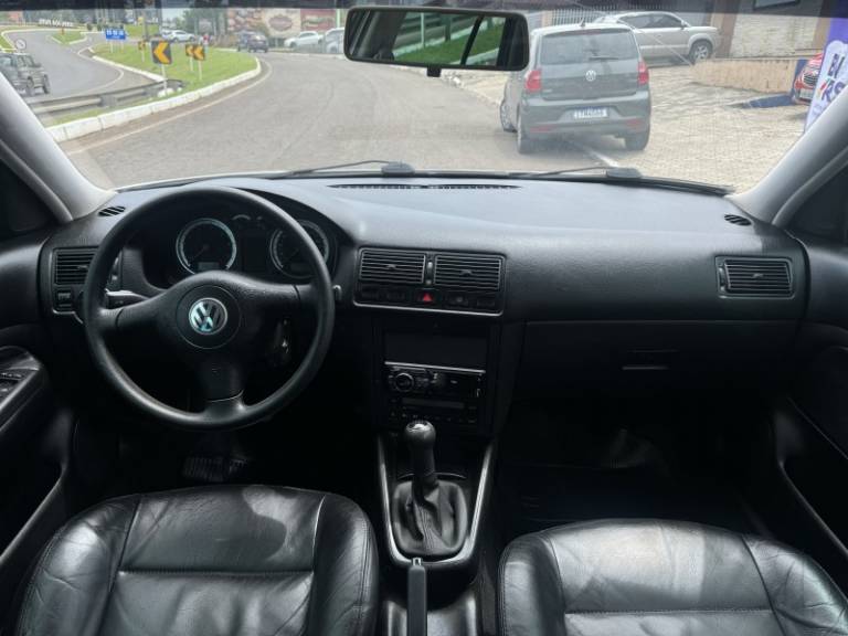 VOLKSWAGEN - GOLF - 2004/2004 - Prata - R$ 32.900,00