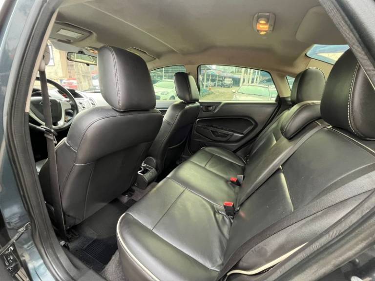 FORD - FIESTA - 2011/2011 - Cinza - R$ 43.900,00