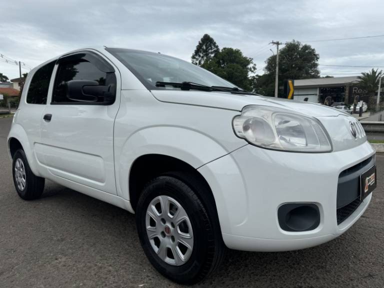 FIAT - UNO - 2014/2014 - Branca - R$ 26.900,00