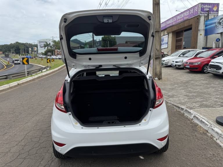 FORD - FIESTA - 2015/2015 - Branca - R$ 52.900,00