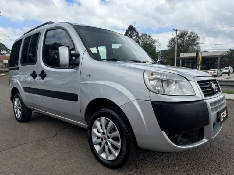 FIAT - DOBLÓ - 2014/2015 - Prata - R$ 54.900,00