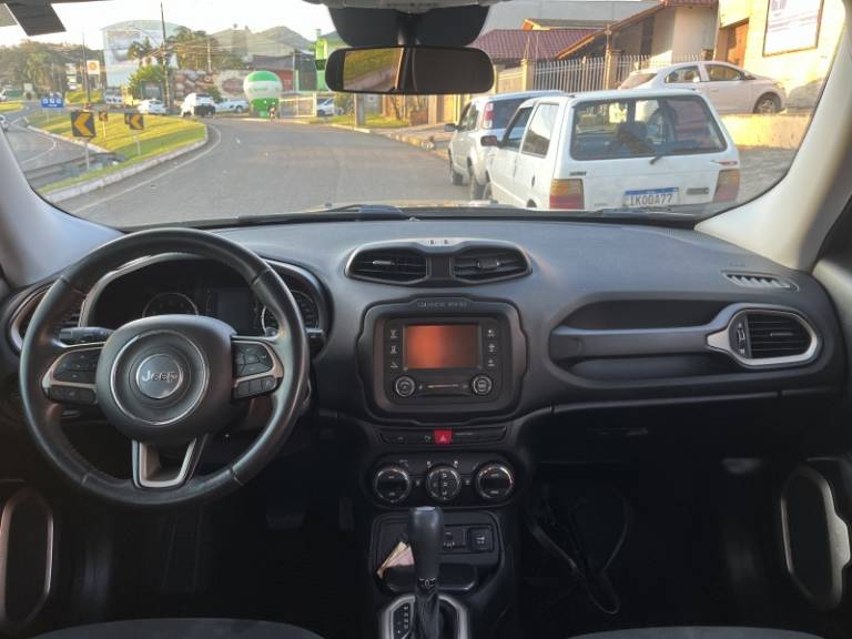 JEEP - RENEGADE - 2016/2017 - Preta - R$ 72.900,00