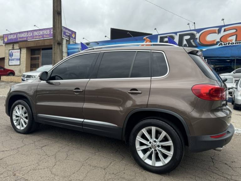 VOLKSWAGEN - TIGUAN - 2014/2015 - Marrom - R$ 72.900,00