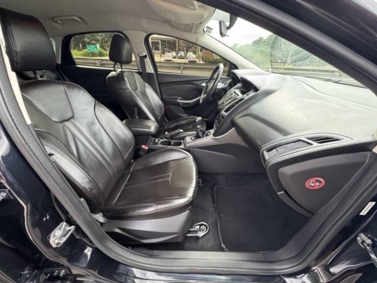 FORD - FOCUS - 2014/2014 - Preta - R$ 49.900,00