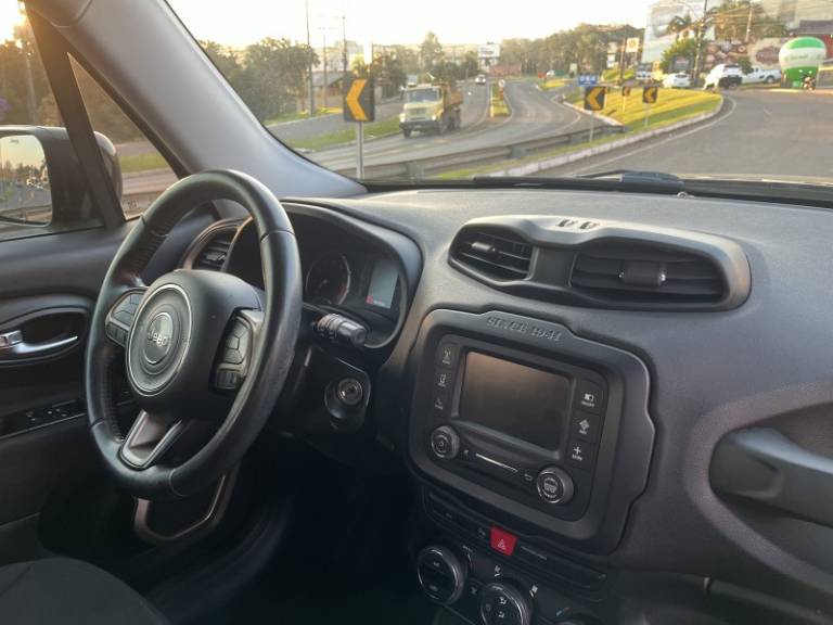 JEEP - RENEGADE - 2016/2017 - Preta - R$ 72.900,00