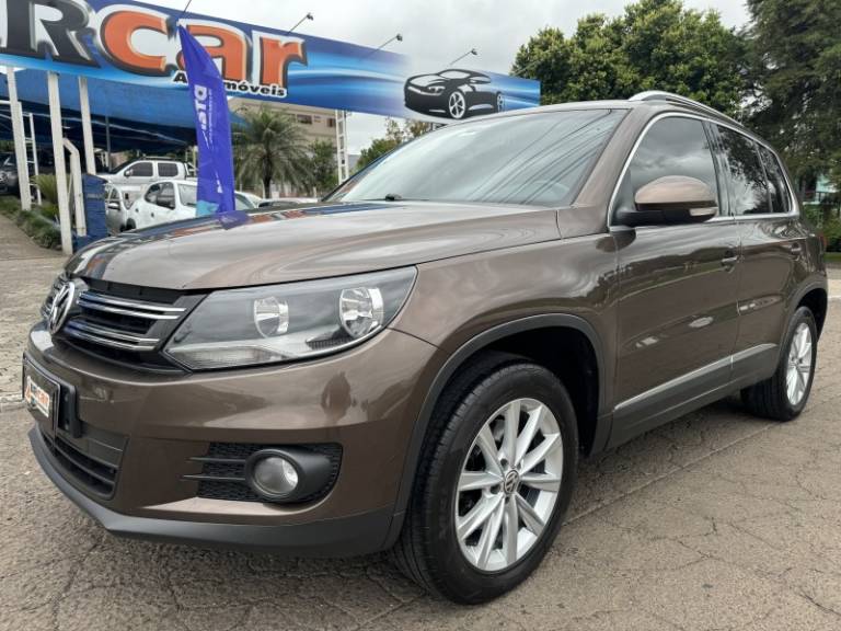 VOLKSWAGEN - TIGUAN - 2014/2015 - Marrom - R$ 72.900,00