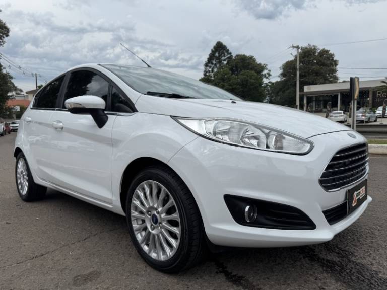 FORD - FIESTA - 2015/2015 - Branca - R$ 52.900,00