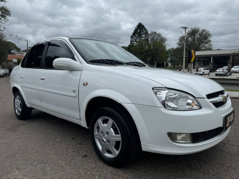 CHEVROLET - CLASSIC - 2010/2011 - Branca - R$ 33.900,00