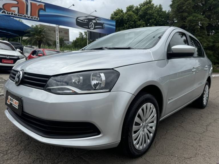 VOLKSWAGEN - VOYAGE - 2013/2014 - Prata - R$ 45.900,00