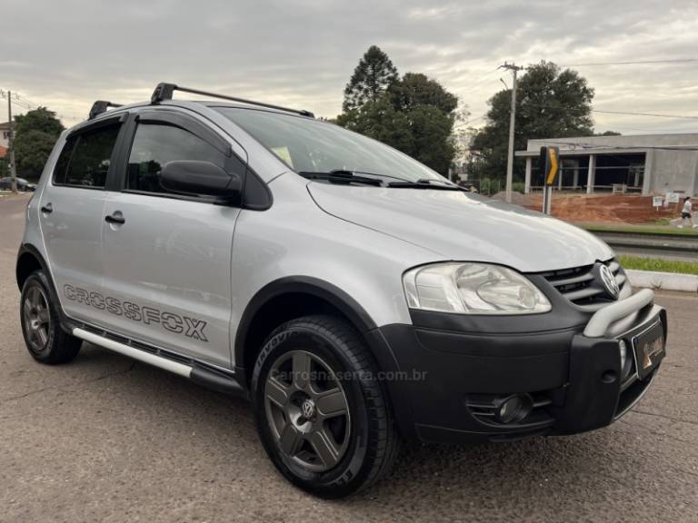 VOLKSWAGEN - CROSSFOX - 2007/2007 - Prata - R$ 34.900,00