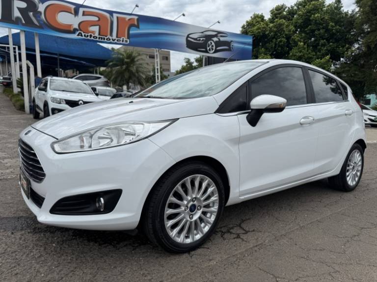 FORD - FIESTA - 2015/2015 - Branca - R$ 52.900,00