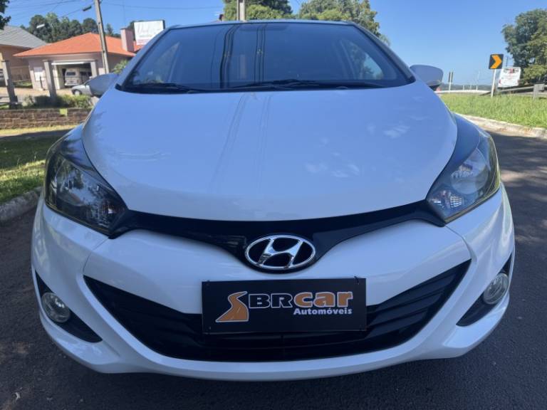 HYUNDAI - HB20S - 2013/2014 - Branca - R$ 52.900,00