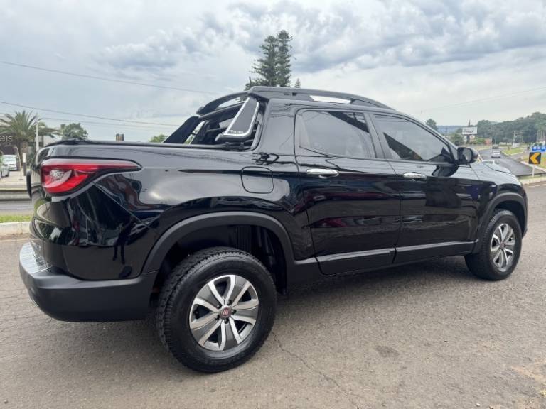 FIAT - TORO - 2016/2017 - Preta - R$ 88.900,00