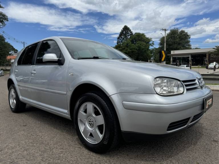 VOLKSWAGEN - GOLF - 2004/2004 - Prata - R$ 32.900,00