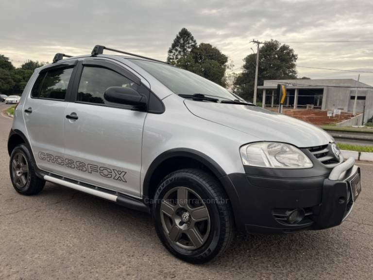 VOLKSWAGEN - CROSSFOX - 2007/2007 - Prata - R$ 34.900,00