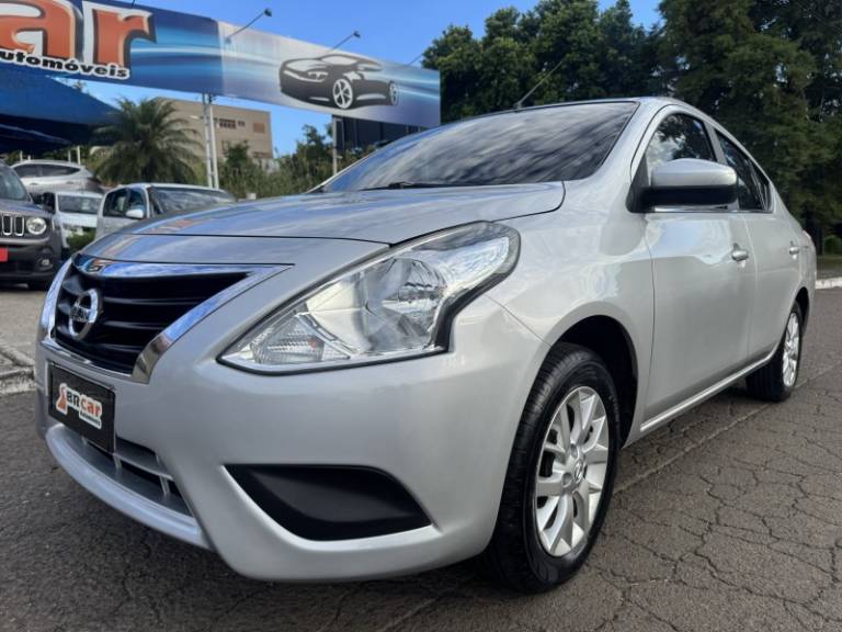 NISSAN - VERSA - 2017/2017 - Prata - R$ 59.900,00