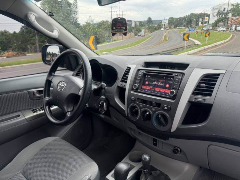 TOYOTA - HILUX - 2006/2007 - Preta - R$ 98.900,00